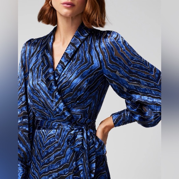 WHBM LONG SLEEVE SILK BURNOUT WRAP DRESS - Picture 6 of 6